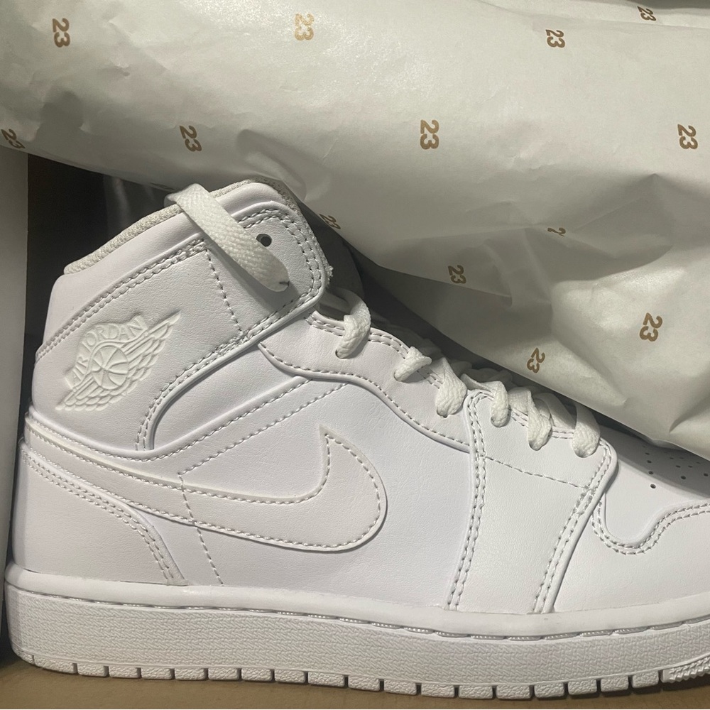 Air Jordan 1 Mid Triple White